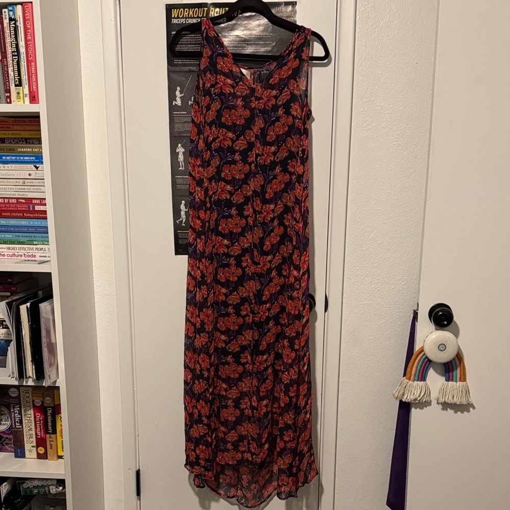 Natalie Martin (S) Red and Black Floral Maxi Dress w/ Slip